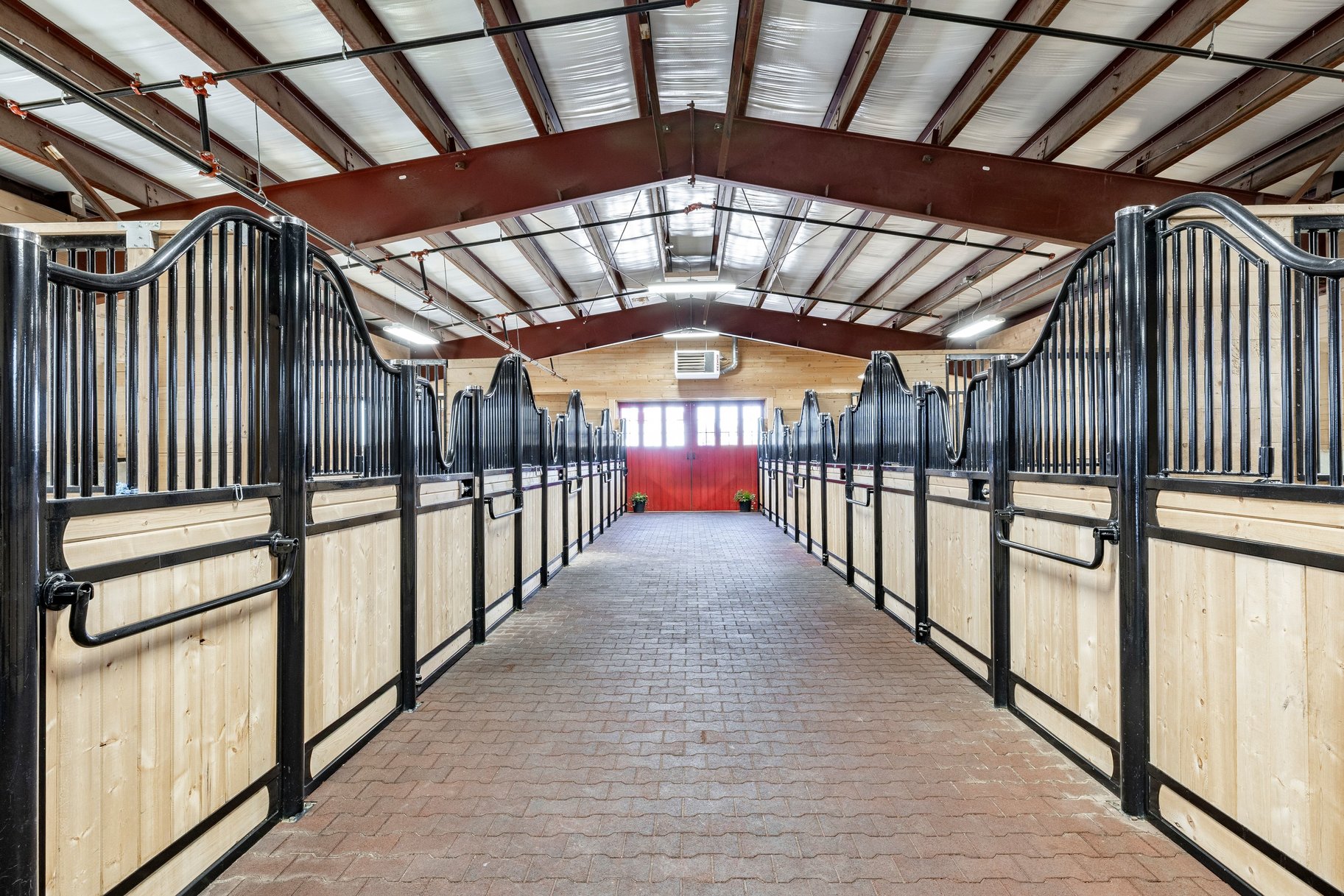  Rare Equestrian Retreat with Modern Farmhouse - 物件實景