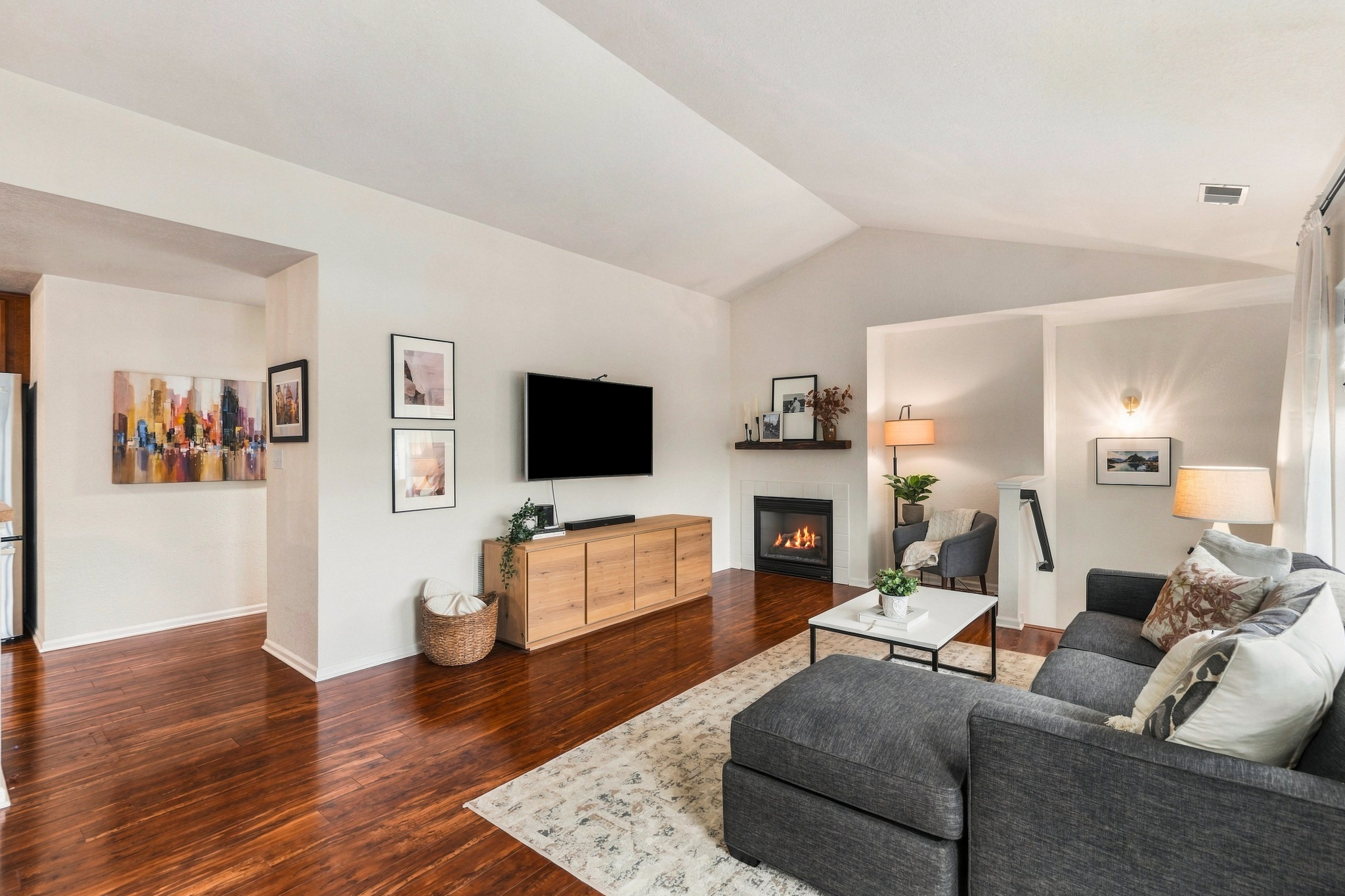 Pewaukee Condo with Scenic Pond Views & Resort Amenities - 物件實景