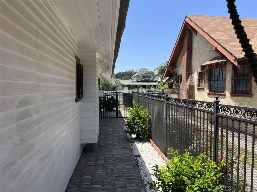 Los Angeles, California, 90026, United States, 3 Bedrooms Bedrooms, ,1 BathroomBathrooms,Residential,For Sale,1876735