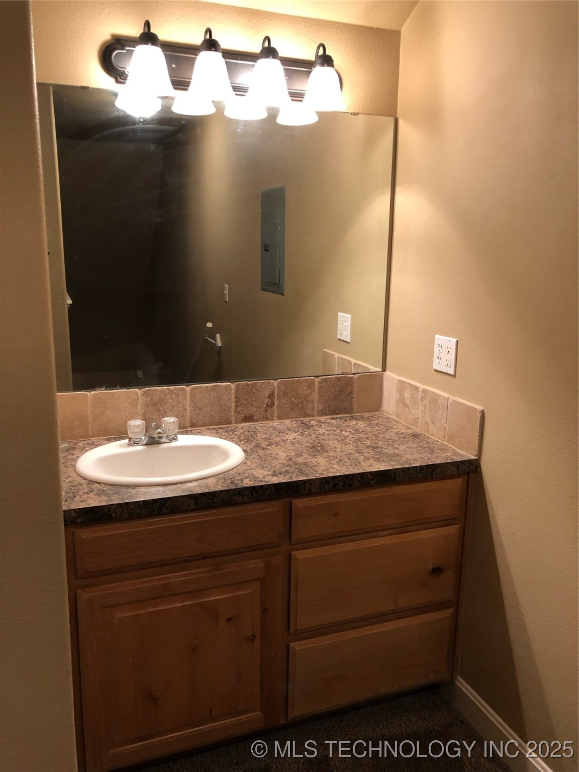 Tahlequah, Oklahoma, 74464, United States, 6 Bedrooms Bedrooms, ,8 BathroomsBathrooms,Residential,For Sale,1932775