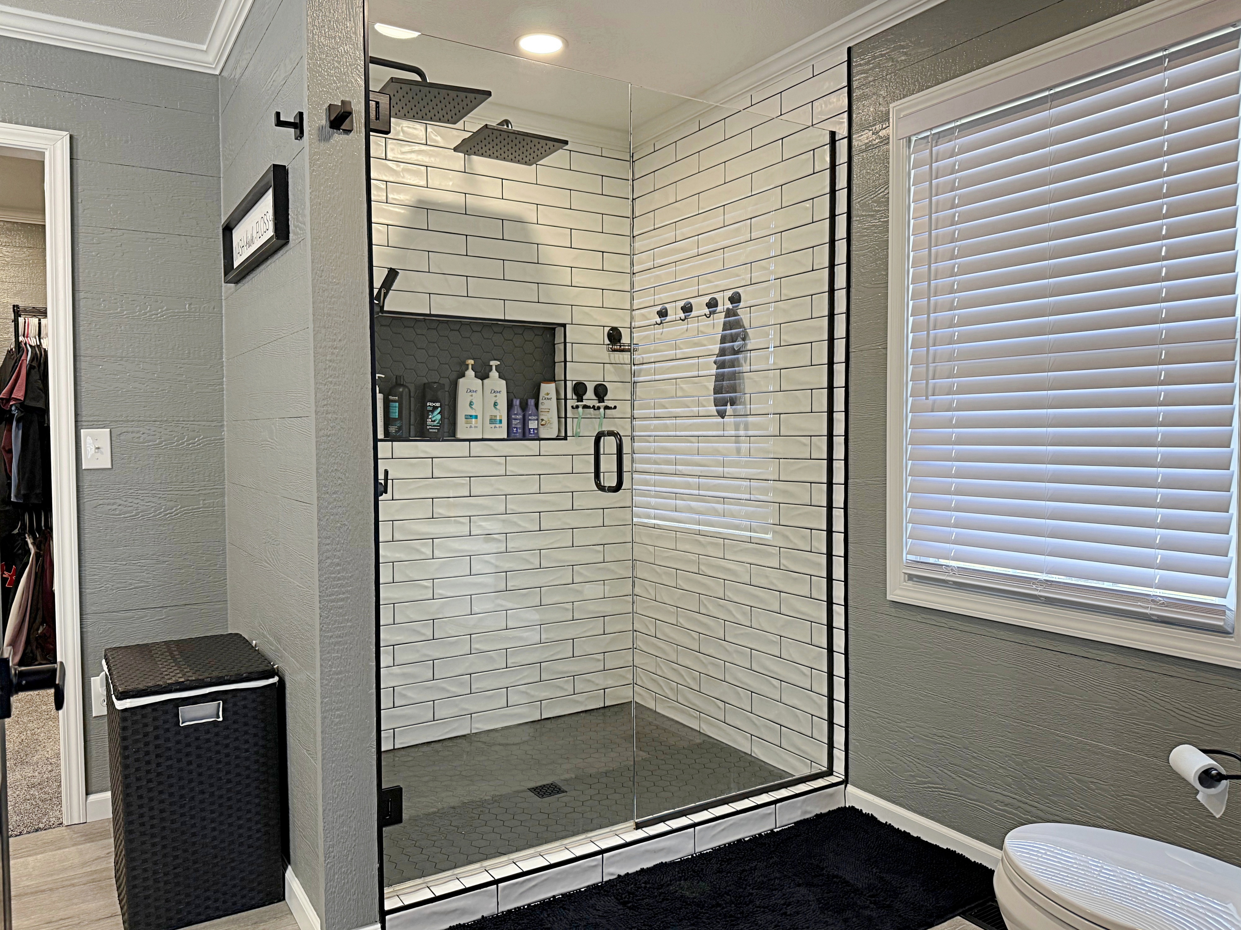 Loogootee, Indiana, 47553, United States, 4 Bedrooms Bedrooms, ,3 BathroomsBathrooms,Residential,For Sale,2005649