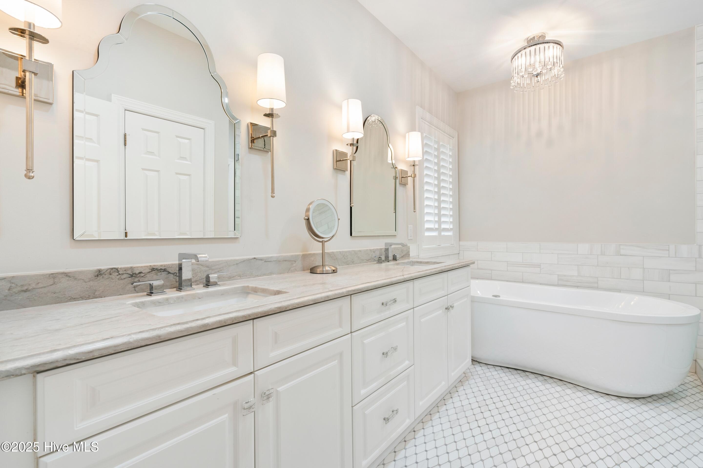 Wilmington, North Carolina, 28405, United States, 3 Bedrooms Bedrooms, ,3 BathroomsBathrooms,Residential,For Sale,1924971