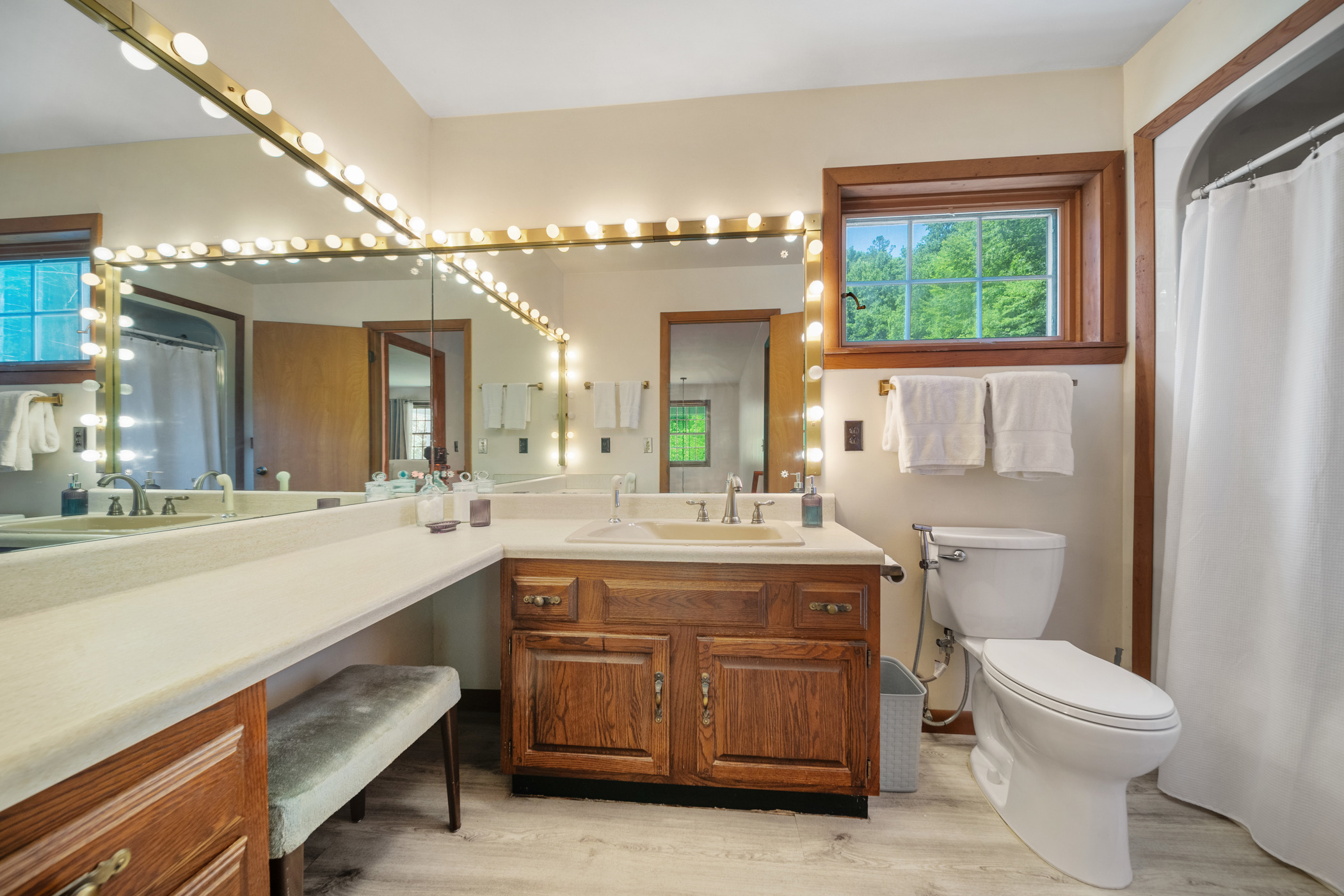 Gatlinburg, Tennessee, 37738, United States, 4 Bedrooms Bedrooms, ,3 BathroomsBathrooms,Residential,For Sale,1974957