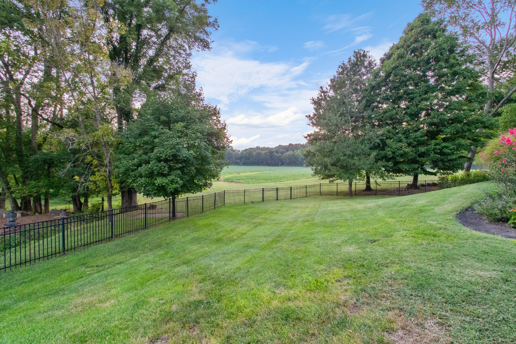 Clarksville, Tennessee, 37043, United States, 4 Bedrooms Bedrooms, ,5 BathroomsBathrooms,Residential,For Sale,1997798