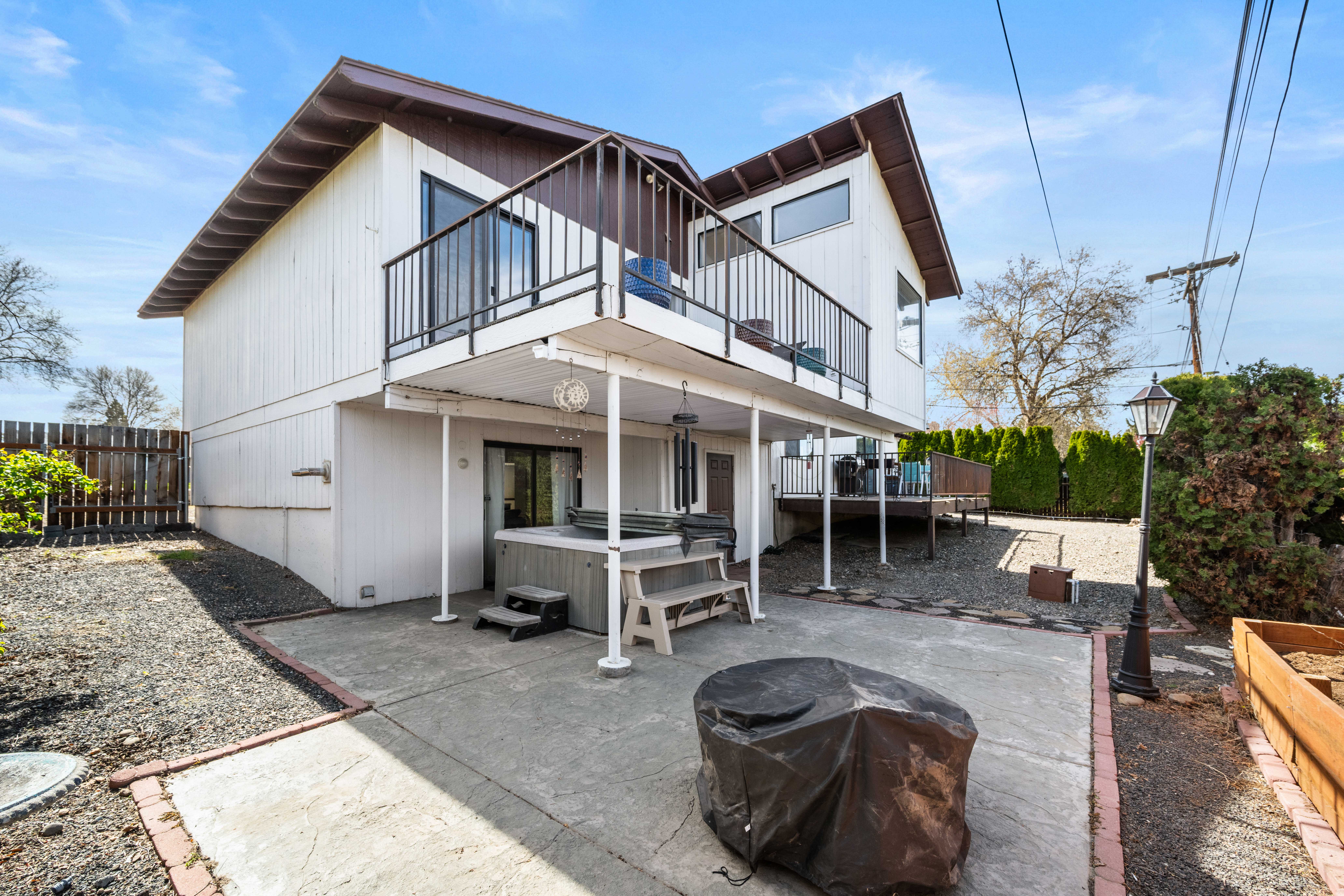  Stunning Views & Solar Panel Efficiency - 物件實景