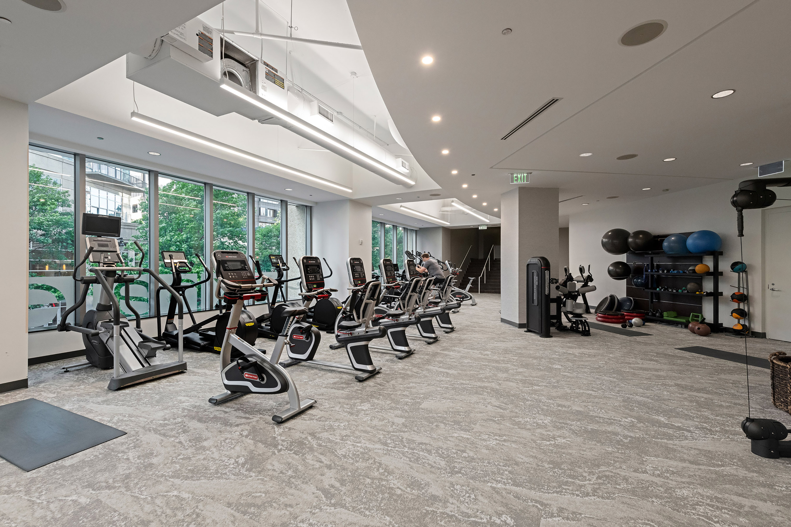  Exceptional Three Bedroom Plus Den Atop The Coveted Loews Hotel - 物件實景