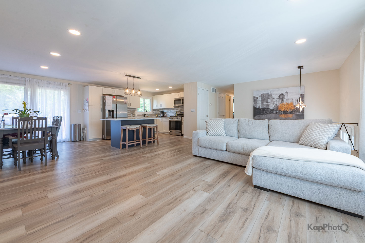 Schaumburg, Illinois, 60193, United States, 4 Bedrooms Bedrooms, ,3 BathroomsBathrooms,Residential,For Sale,1983242