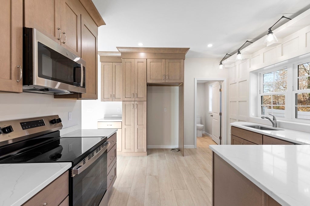 Plymouth, Massachusetts, 02360, United States, 3 Bedrooms Bedrooms, ,2 BathroomsBathrooms,Residential,For Sale,2049436