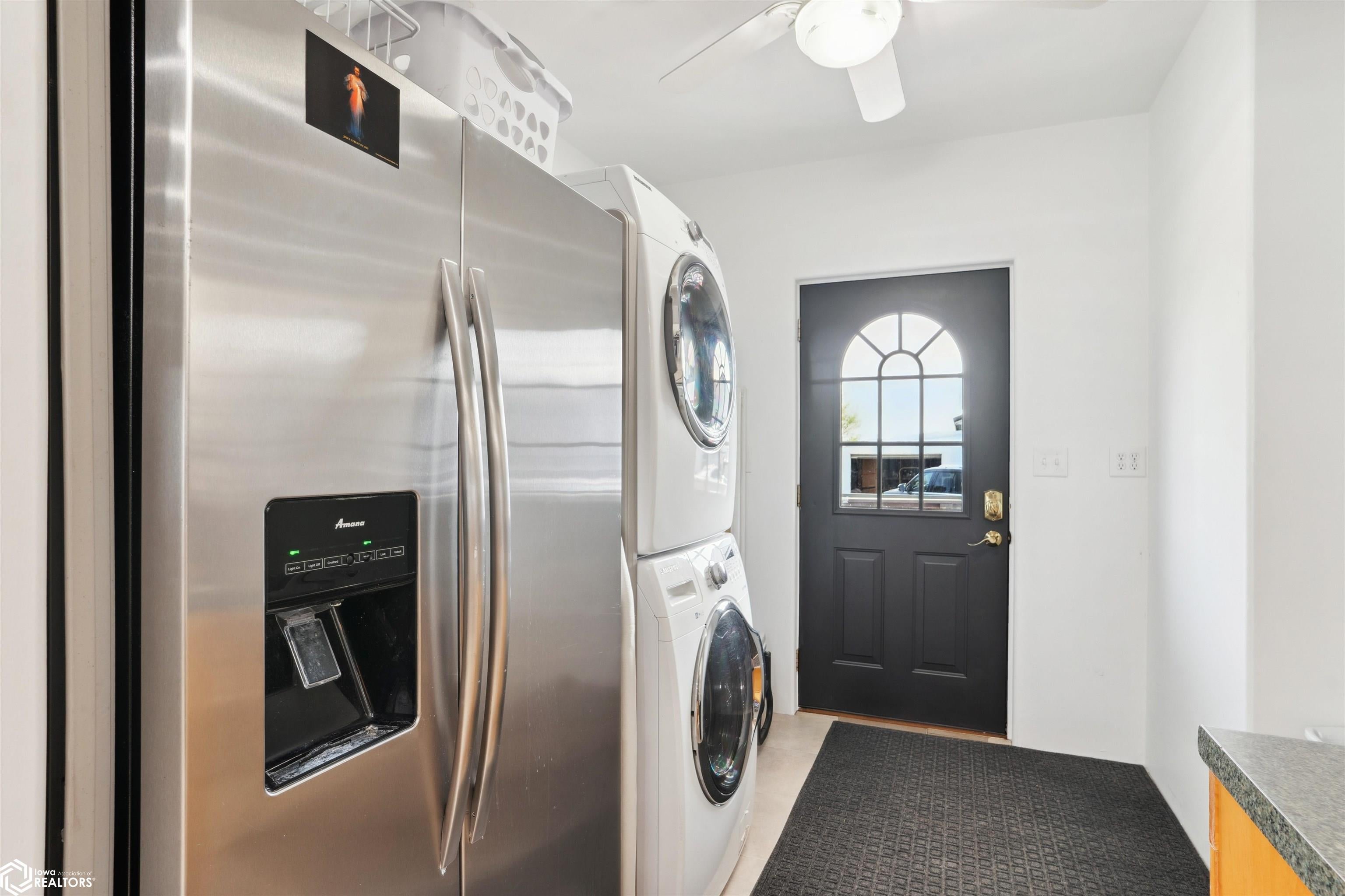 Dallas City, Illinois, 62330, United States, 8 Bedrooms Bedrooms, ,7 BathroomsBathrooms,Residential,For Sale,1980104