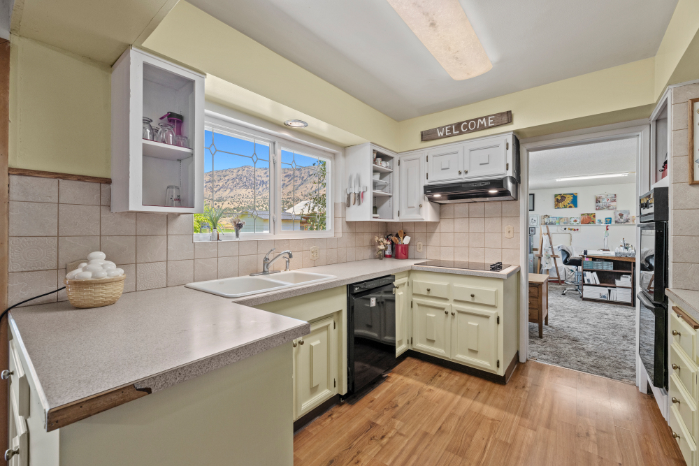 KLAMATH FALLS, Oregon, 97603, United States, 3 Bedrooms Bedrooms, ,2 BathroomsBathrooms,Residential,For Sale,1984285