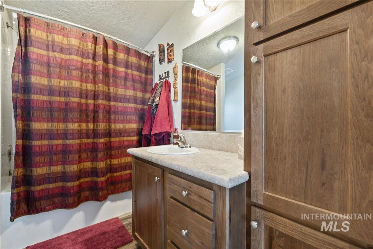 Boise, Idaho, 83716, United States, 4 Bedrooms Bedrooms, ,2 BathroomsBathrooms,Residential,For Sale,1990329