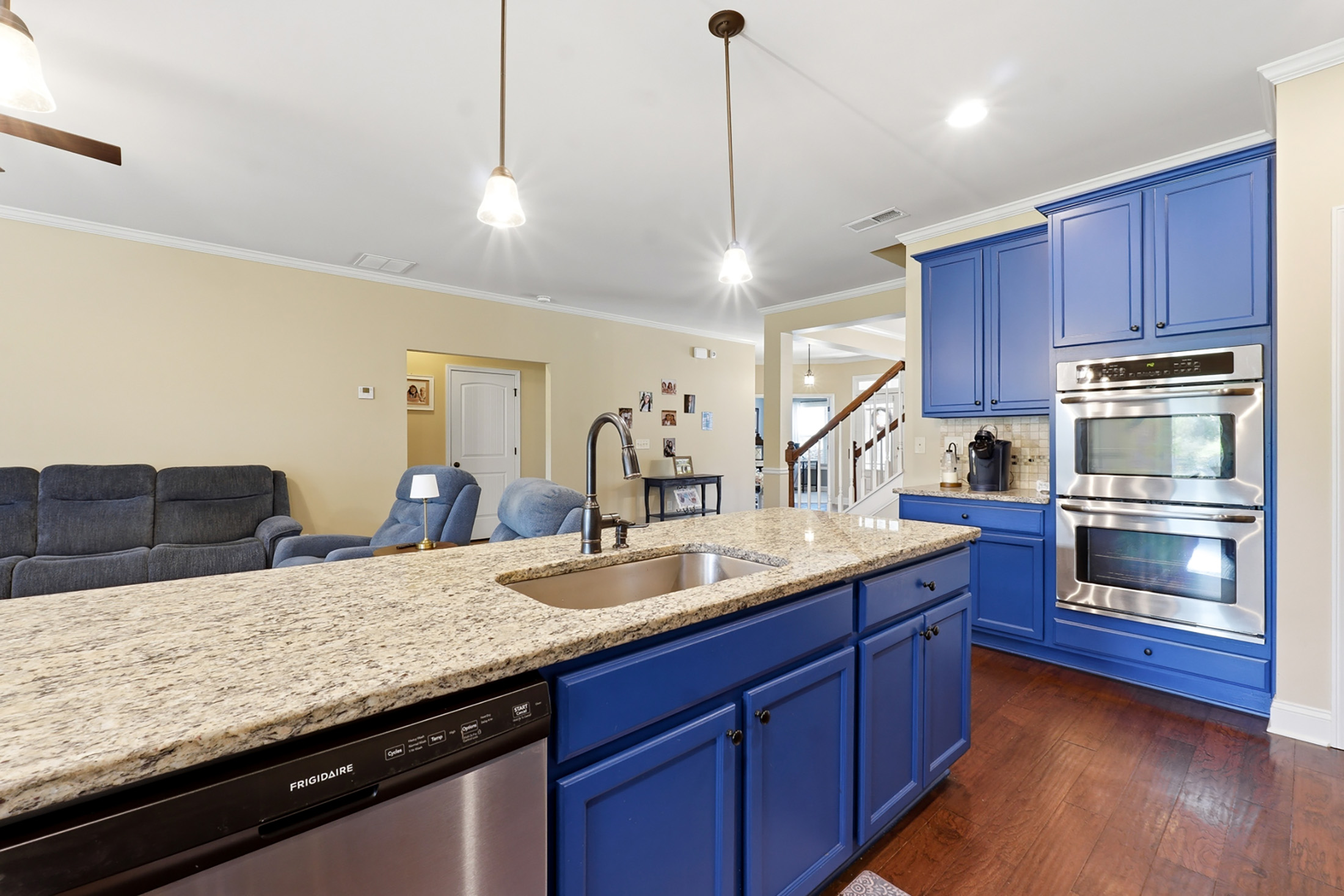  Thoughtfully Designed Craftsman Style Home in Seven Hills - 物件實景