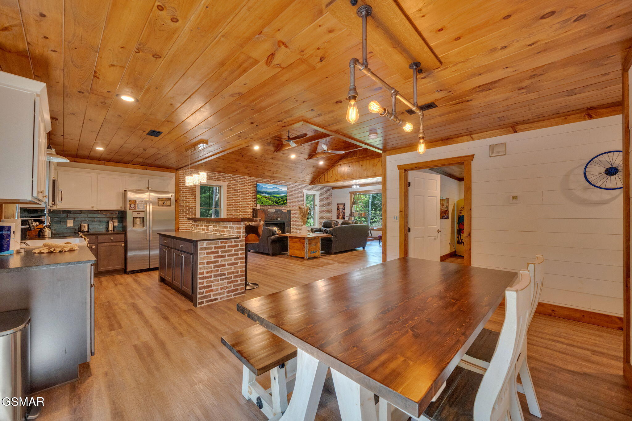 Gatlinburg, Tennessee, 37738, United States, 4 Bedrooms Bedrooms, ,5 BathroomsBathrooms,Residential,For Sale,1921348