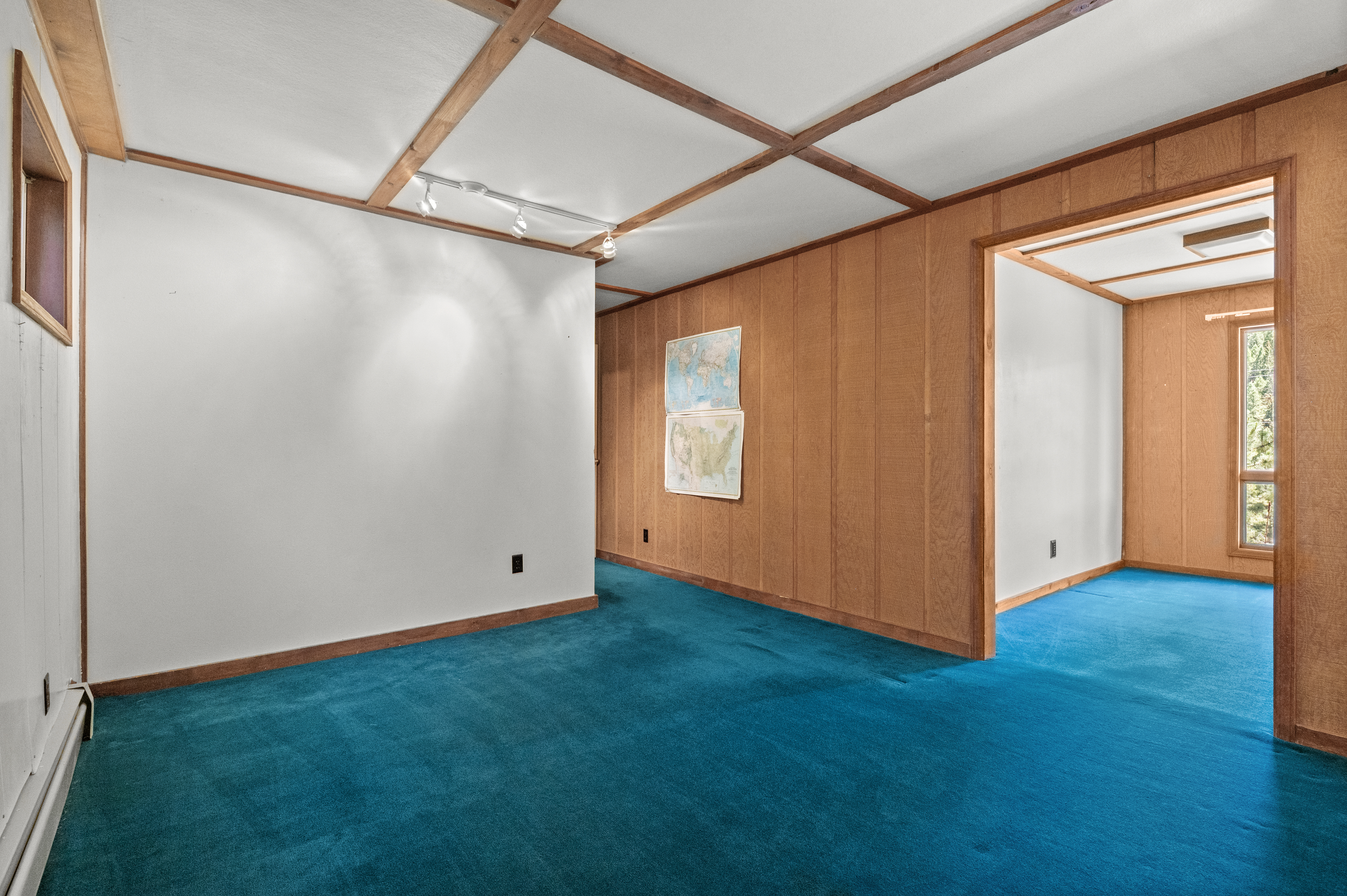  True Main Floor Living - 物件實景