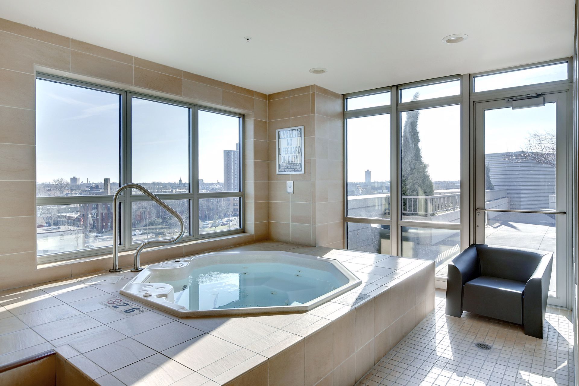  Skyline Views and Luxury Living in Vibrant Downtown Retreat - 物件實景