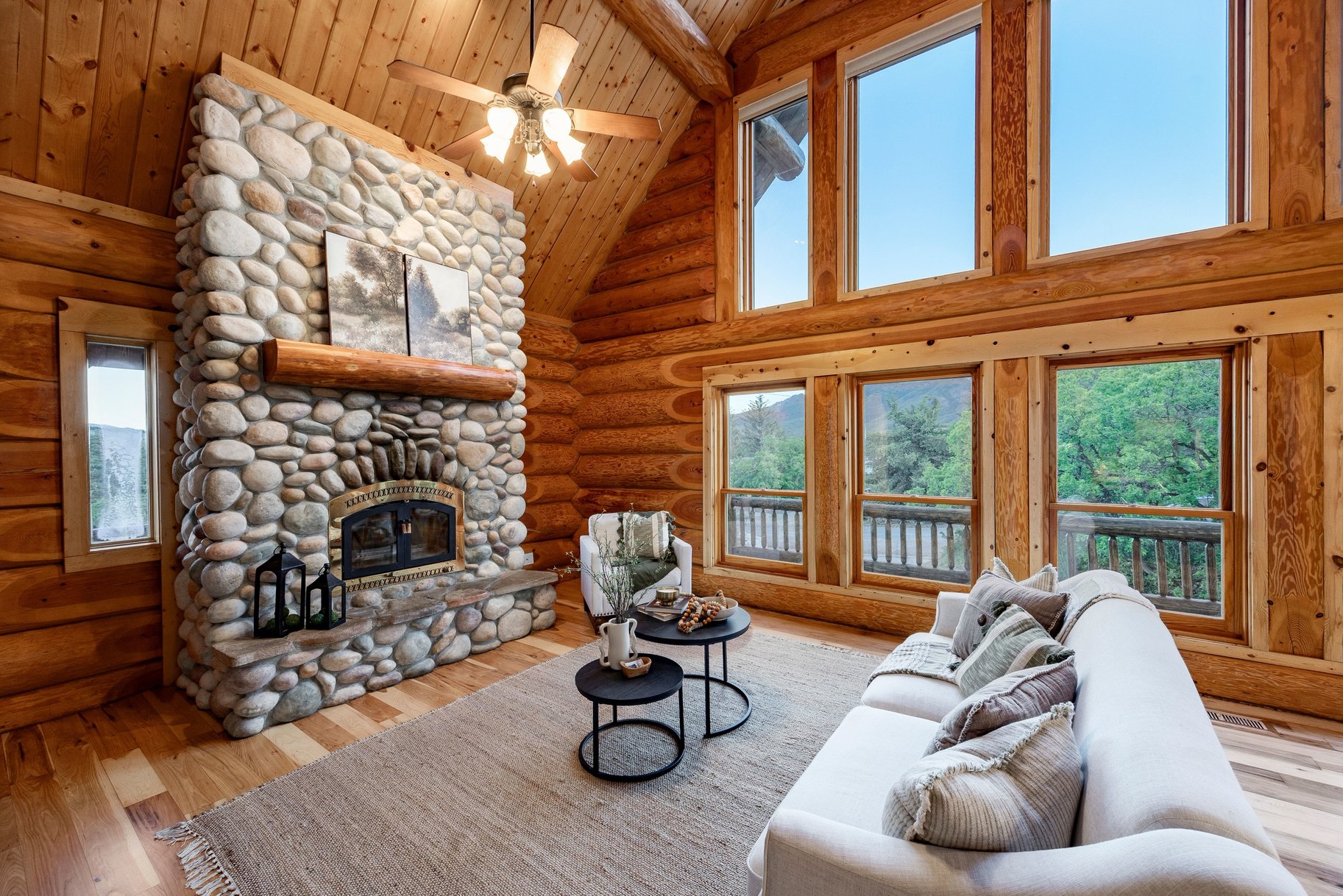  Refined Mountain Home on 1.27 Acres Near Snowbasin - 物件實景