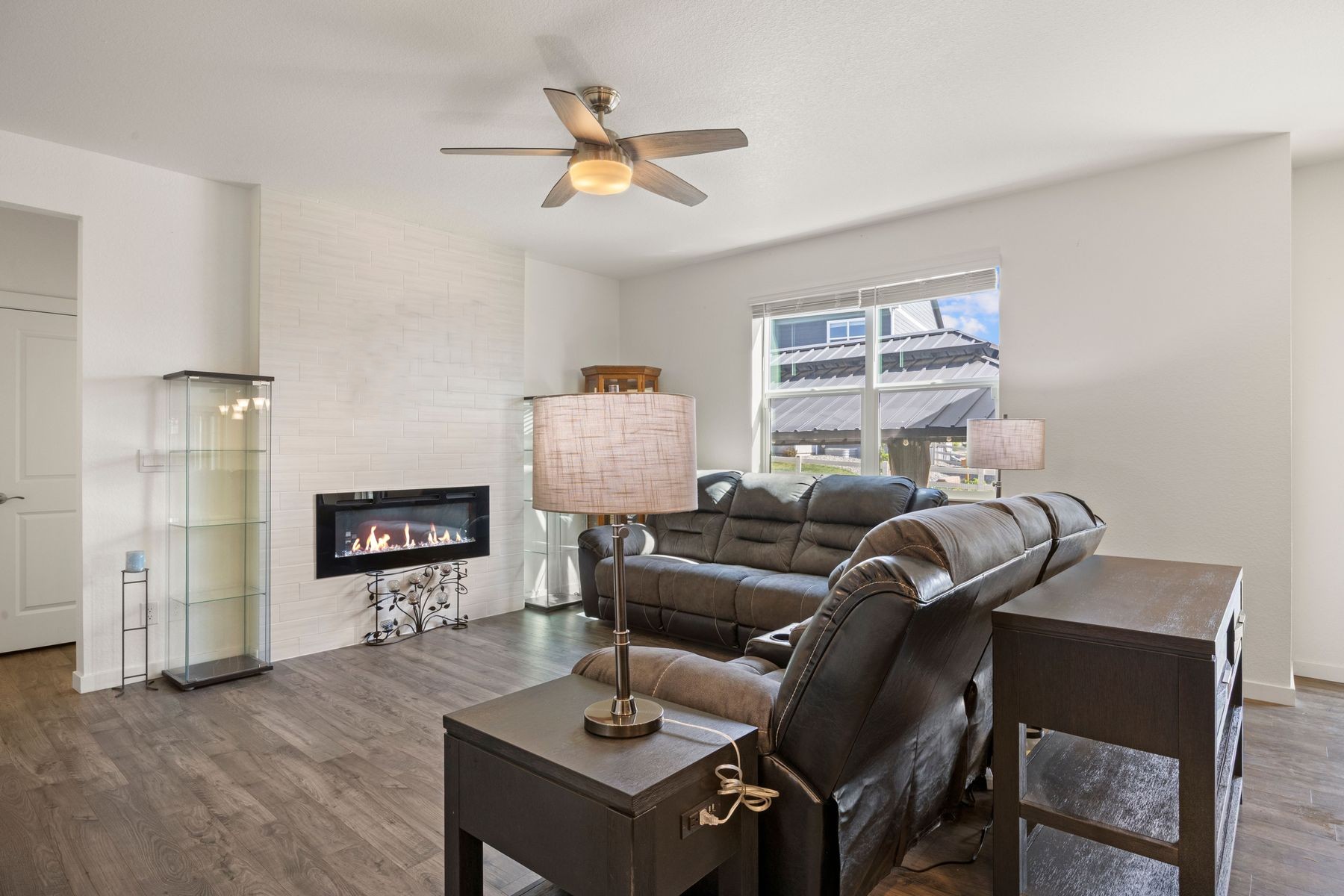  Perfect Blend of Modern Style, Functionality, and Mesa Views - 物件實景