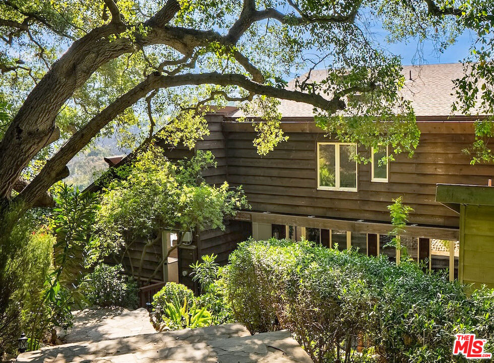 Topanga, California, 90290, United States, 4 Bedrooms Bedrooms, ,5 BathroomsBathrooms,Residential,For Sale,1796839
