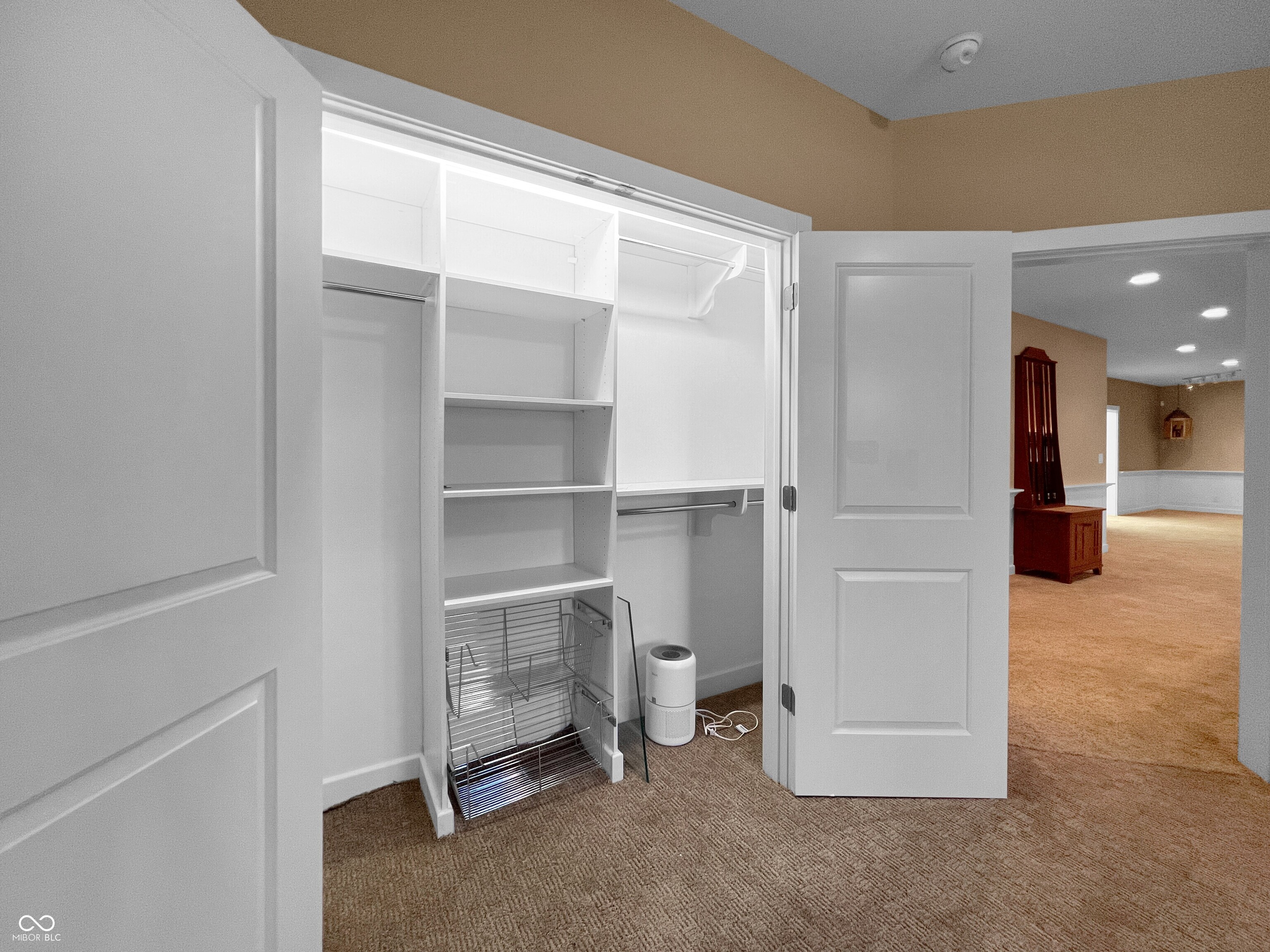 Columbus, Indiana, 47201, United States, 3 Bedrooms Bedrooms, ,3 BathroomsBathrooms,Residential,For Sale,1977125