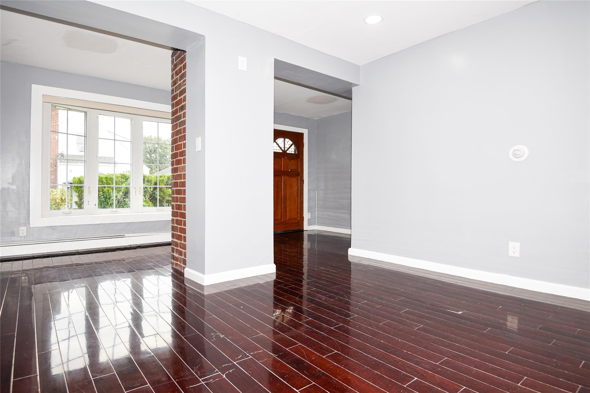 New Hyde Park, New York, 11040, United States, 4 Bedrooms Bedrooms, ,3 BathroomsBathrooms,Residential,For Sale,1903890