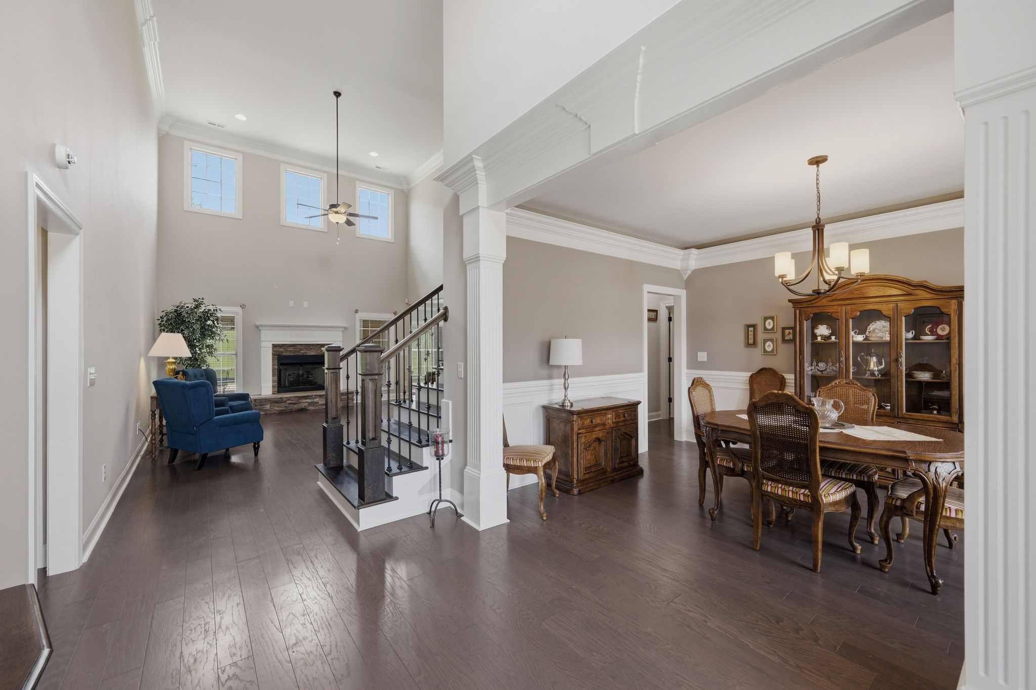  214 Legendwood Drive  NW - 物件實景