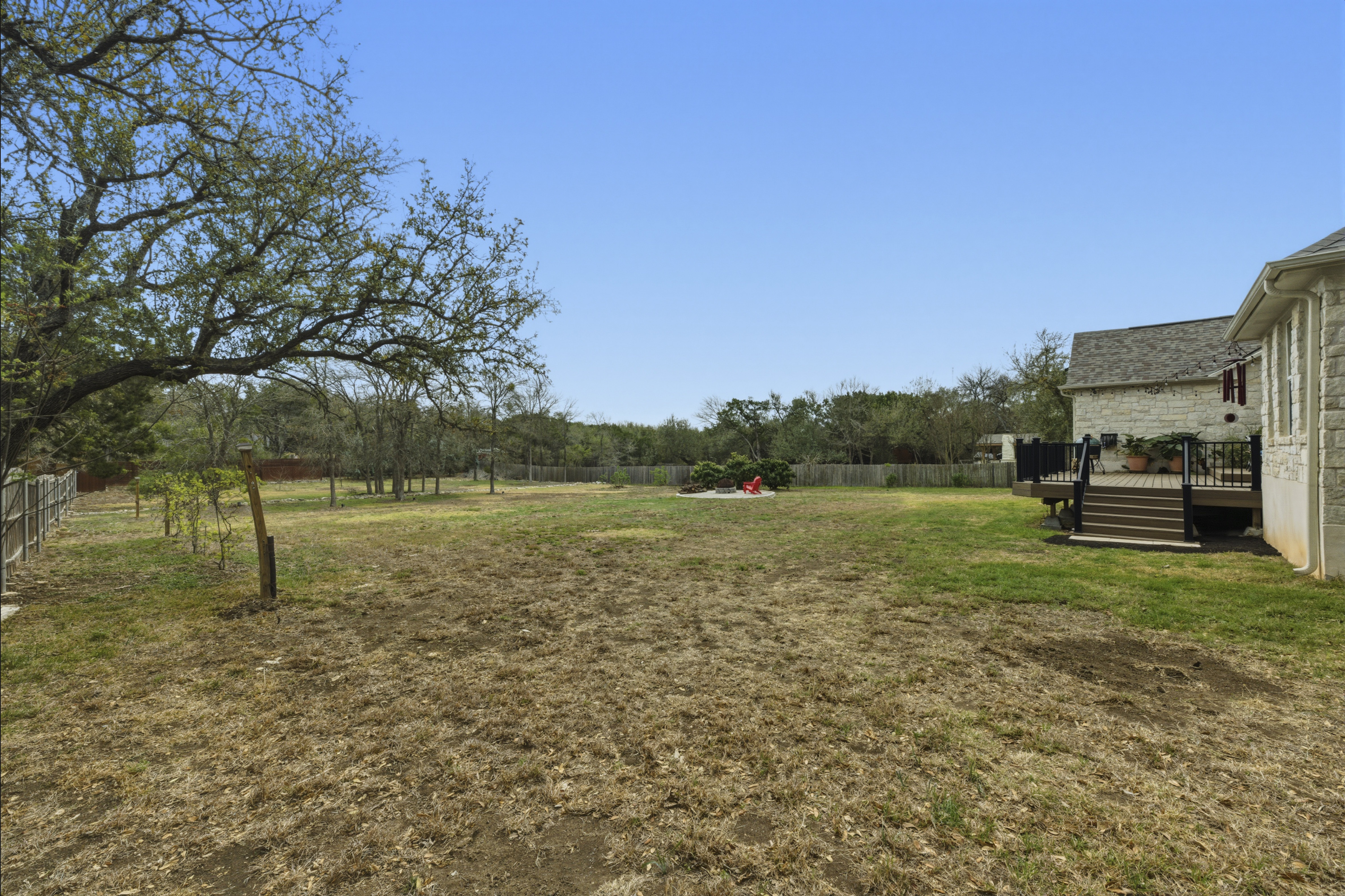  Single-Story Retreat on One Acre with Close Proximity to Private Schools - 物件實景
