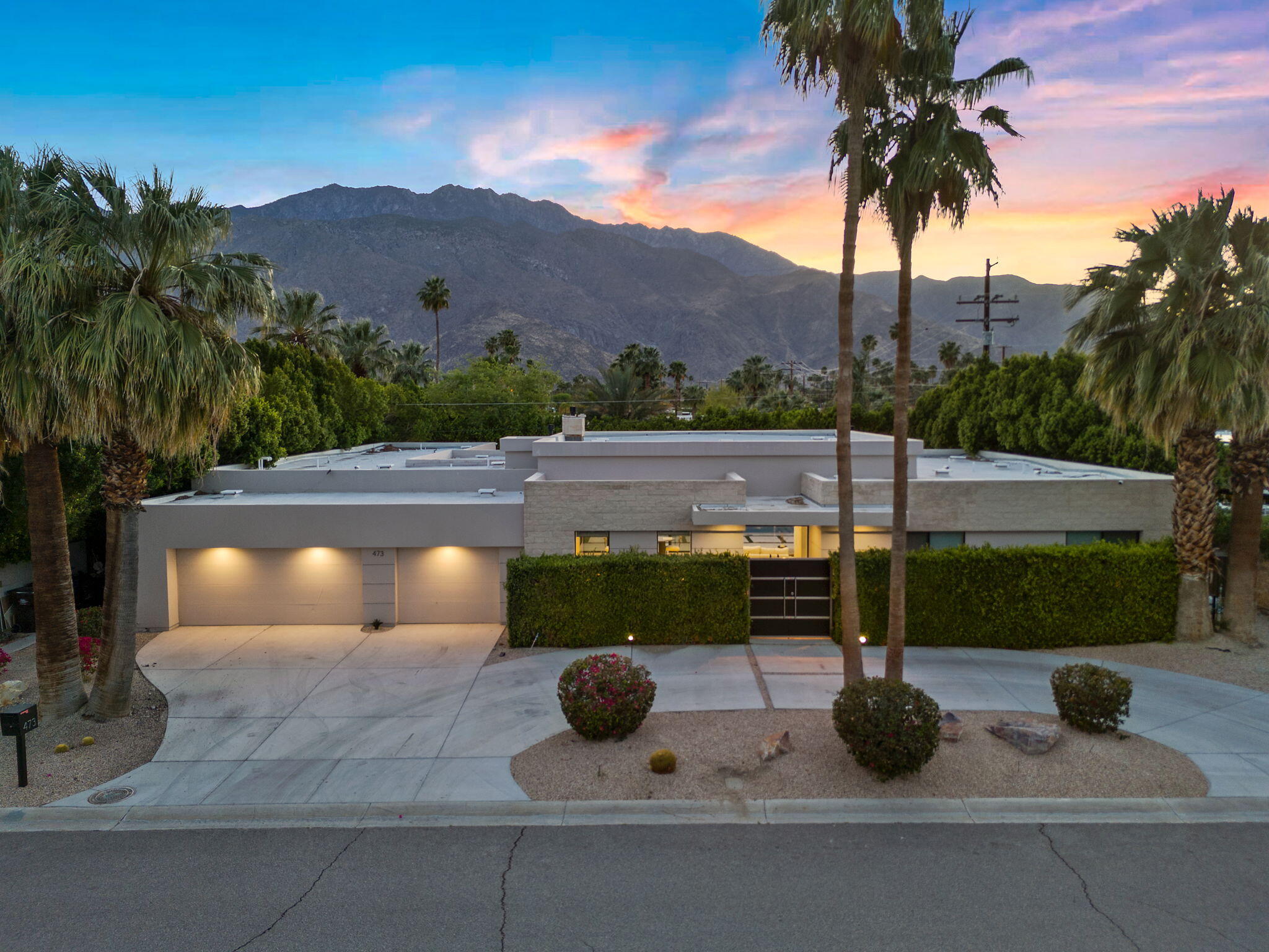 Palm Springs, California, 92262, United States, 5 Bedrooms Bedrooms, ,4 BathroomsBathrooms,Residential,For Sale,1805387