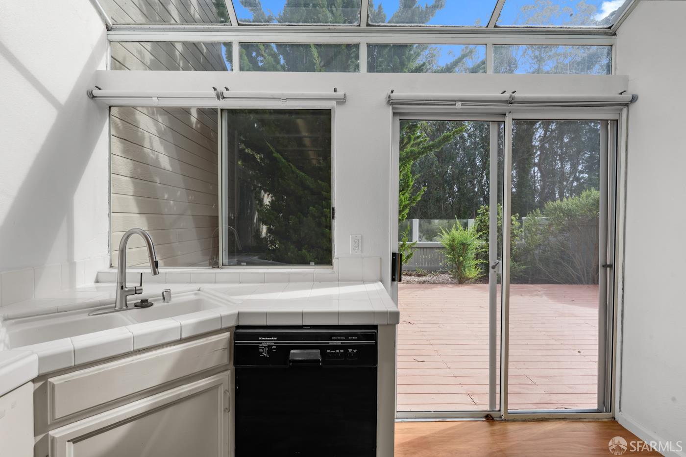 Daly City, California, 94014, United States, 2 Bedrooms Bedrooms, ,3 BathroomsBathrooms,Residential,For Sale,1938525