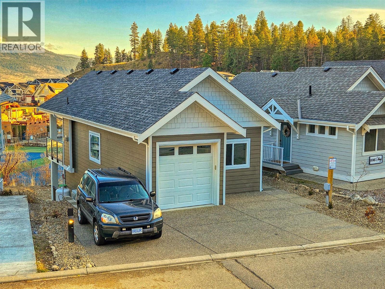 KELOWNA, British Columbia, V1Z 3R8, CA, 3 Bedrooms Bedrooms, ,2 BathroomsBathrooms,Residential,For Sale,1948634