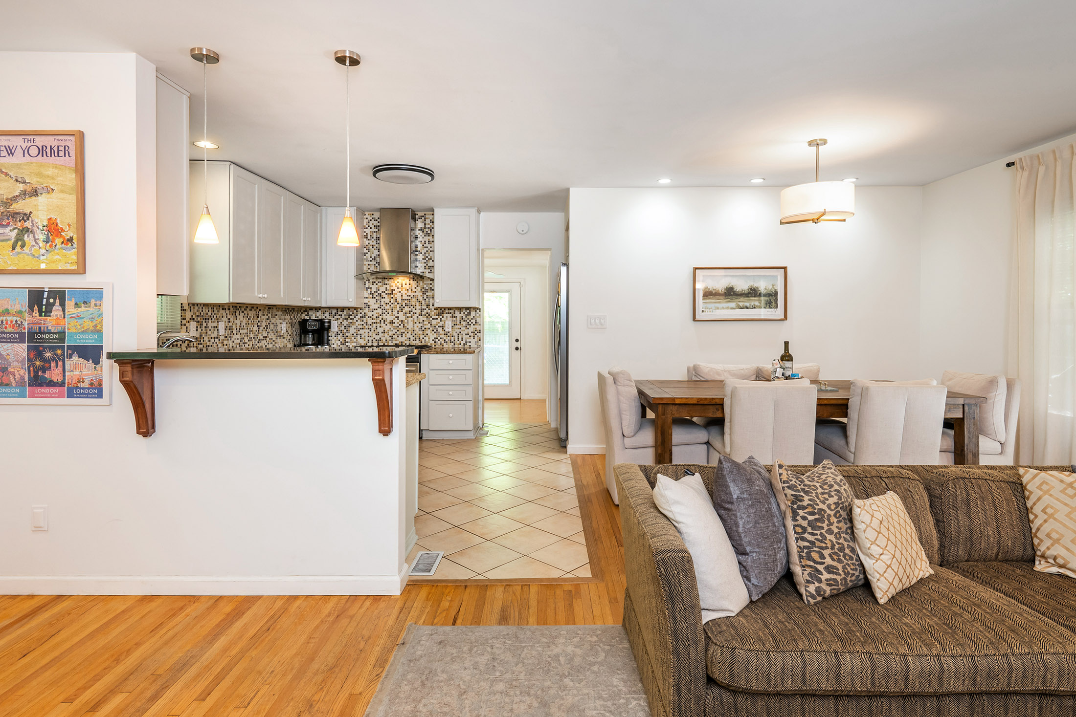  Classic Brick Ranch in Sought-After Wakefield Forest - 物件實景