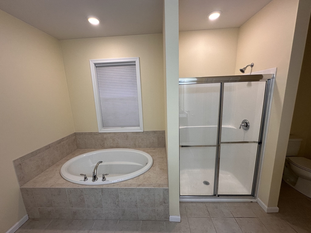 Braintree, Massachusetts, 02184, United States, 2 Bedrooms Bedrooms, ,2 BathroomsBathrooms,Residential,For Sale,1981592