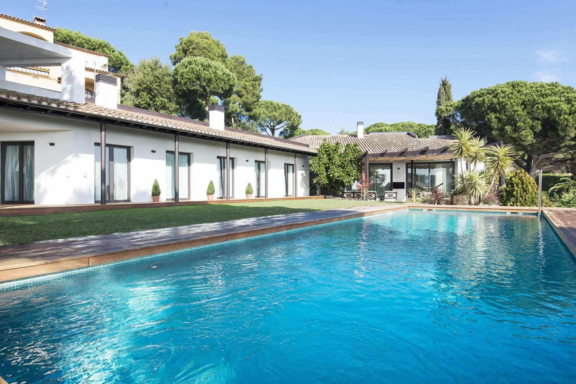  Spectacular villa of modern lines at 600 m from the beach - 物件實景