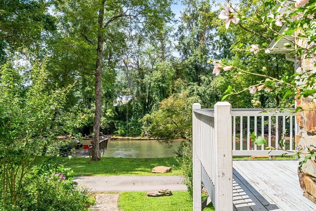 Murphy, North Carolina, 28906, United States, 2 Bedrooms Bedrooms, ,2 BathroomsBathrooms,Residential,For Sale,1976149