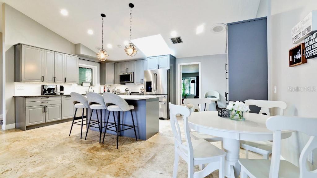 Bradenton, Florida, 34209, United States, 3 Bedrooms Bedrooms, ,4 BathroomsBathrooms,Residential,For Sale,1896605
