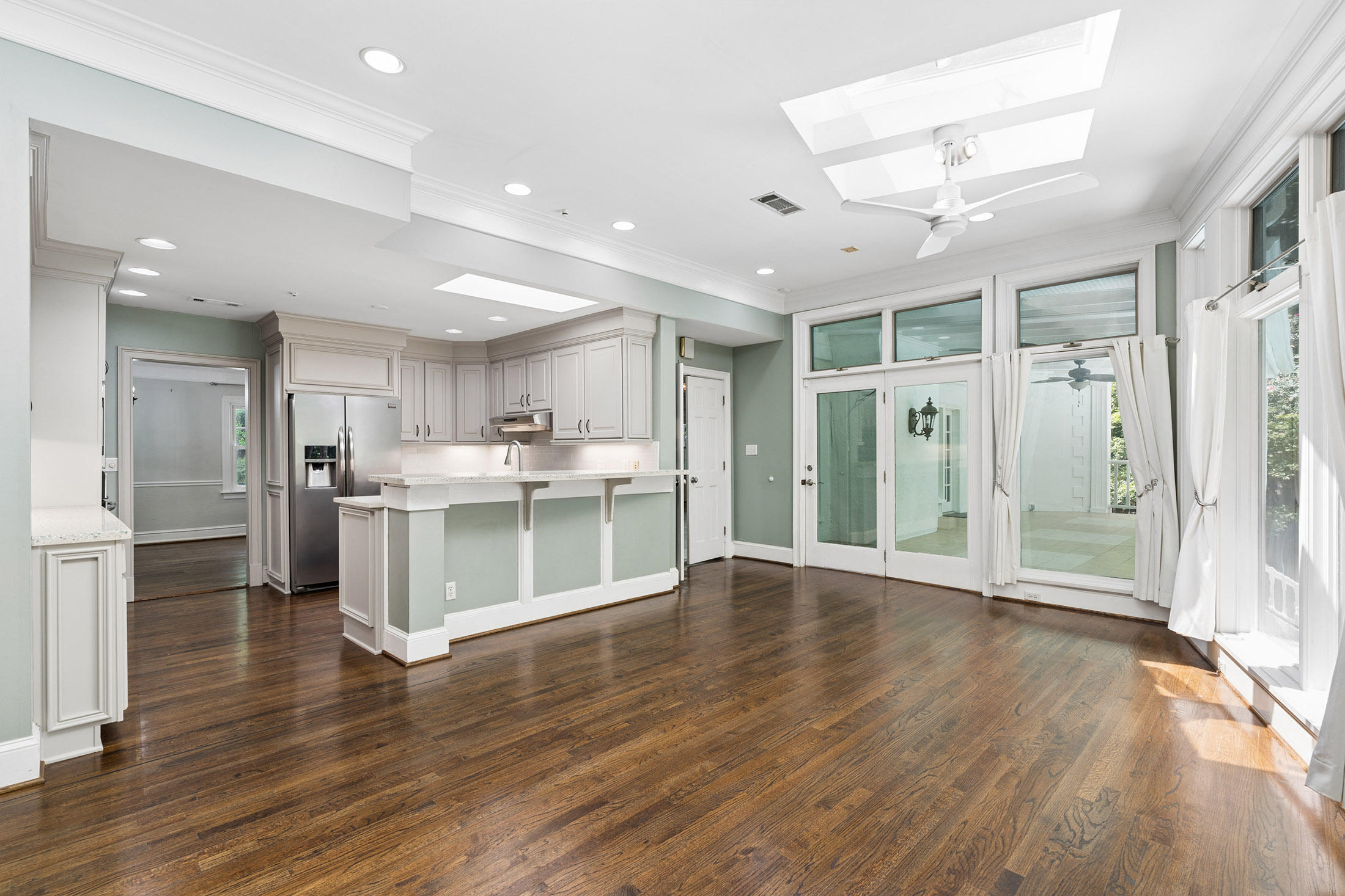  Beautiful Sandy Springs Home Offers Exceptional Space and Flexible Living - 物件實景