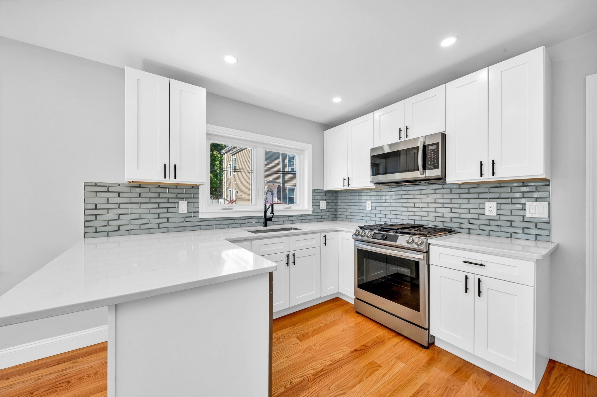 Lynn, Massachusetts, 01902, United States, 3 Bedrooms Bedrooms, ,4 BathroomsBathrooms,Residential,For Sale,1943123