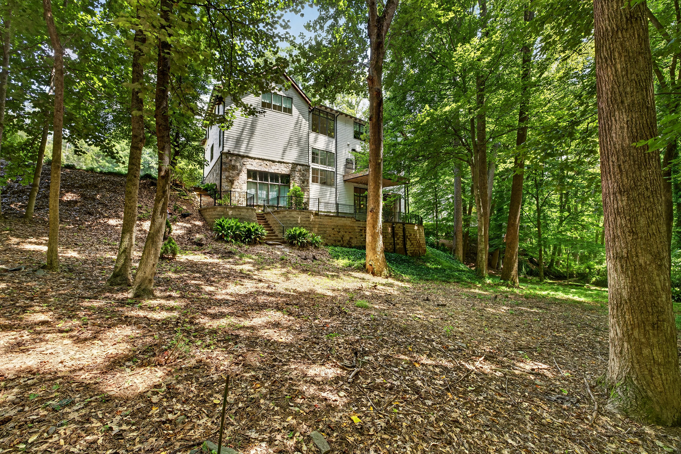 Exceptional Custom Residence Nestled on Private Wooded Lot in Chastain Park - 物件實景