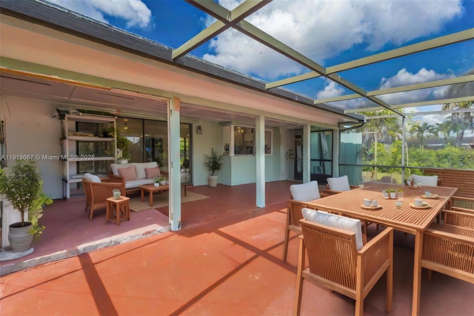 Miami, Florida, 33157, United States, 3 Bedrooms Bedrooms, ,2 BathroomsBathrooms,Residential,For Sale,1997339