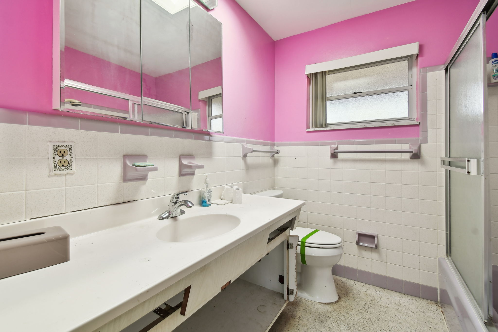 Madeira Beach, Florida, 33708, United States, 3 Bedrooms Bedrooms, ,2 BathroomsBathrooms,Residential,For Sale,1943278