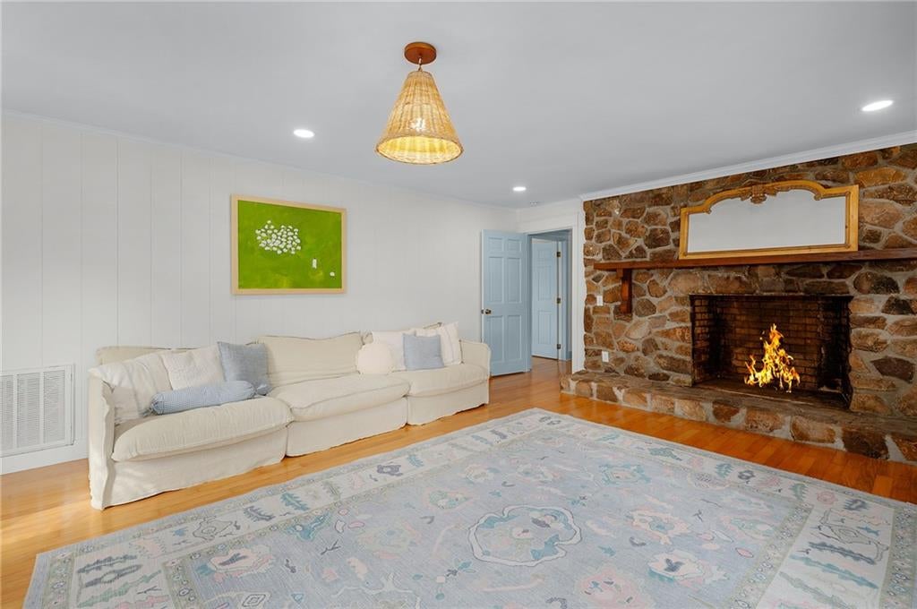 Calhoun, Georgia, 30701, United States, 4 Bedrooms Bedrooms, ,4 BathroomsBathrooms,Residential,For Sale,2005129