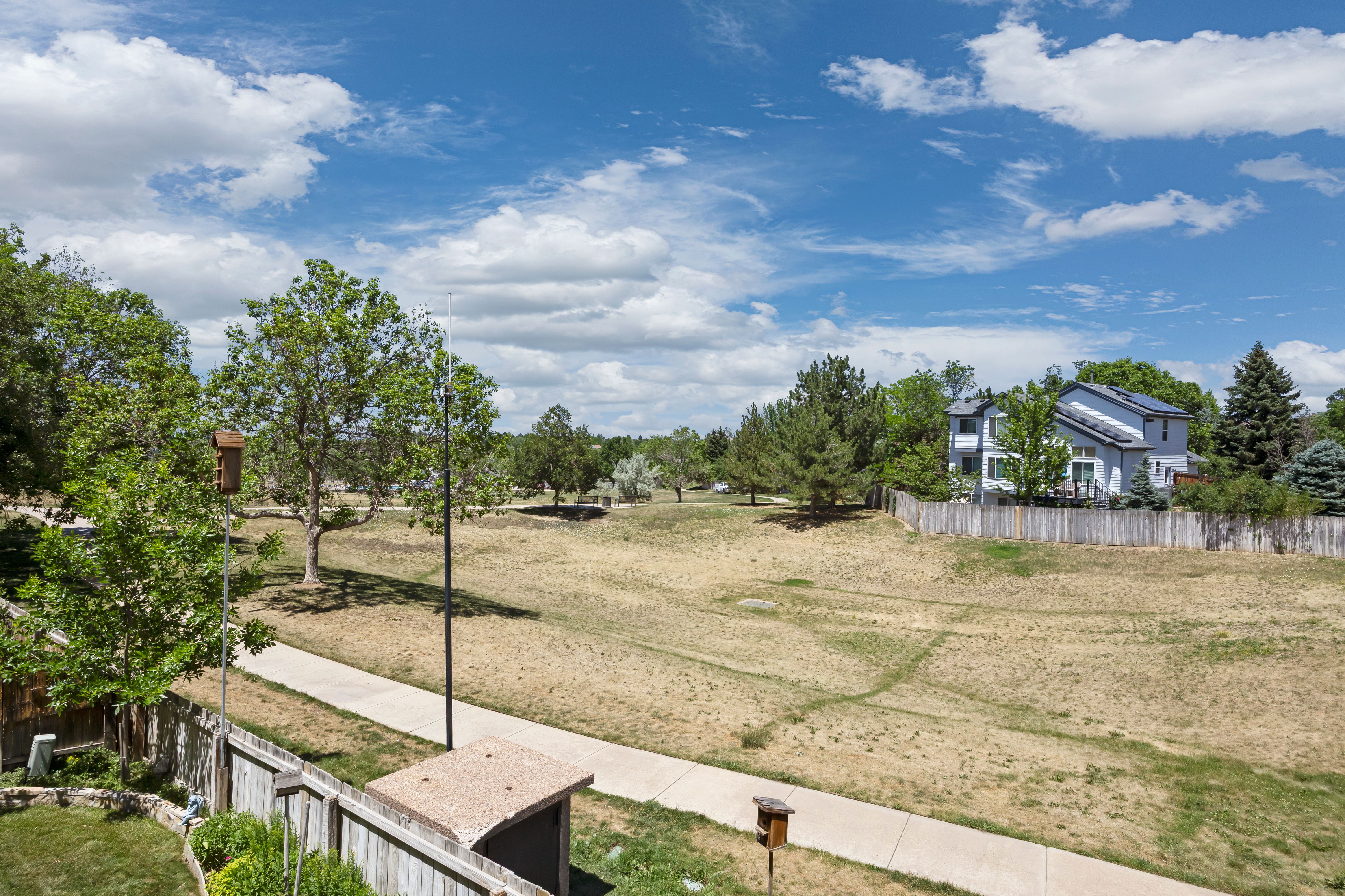  Wonderful 2 Story with finished walk-out basement. - 物件實景