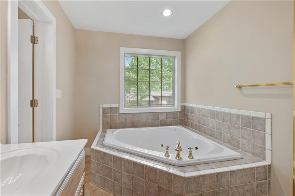 Jasper, Georgia, 30143, United States, 4 Bedrooms Bedrooms, ,5 BathroomsBathrooms,Residential,For Sale,1826778