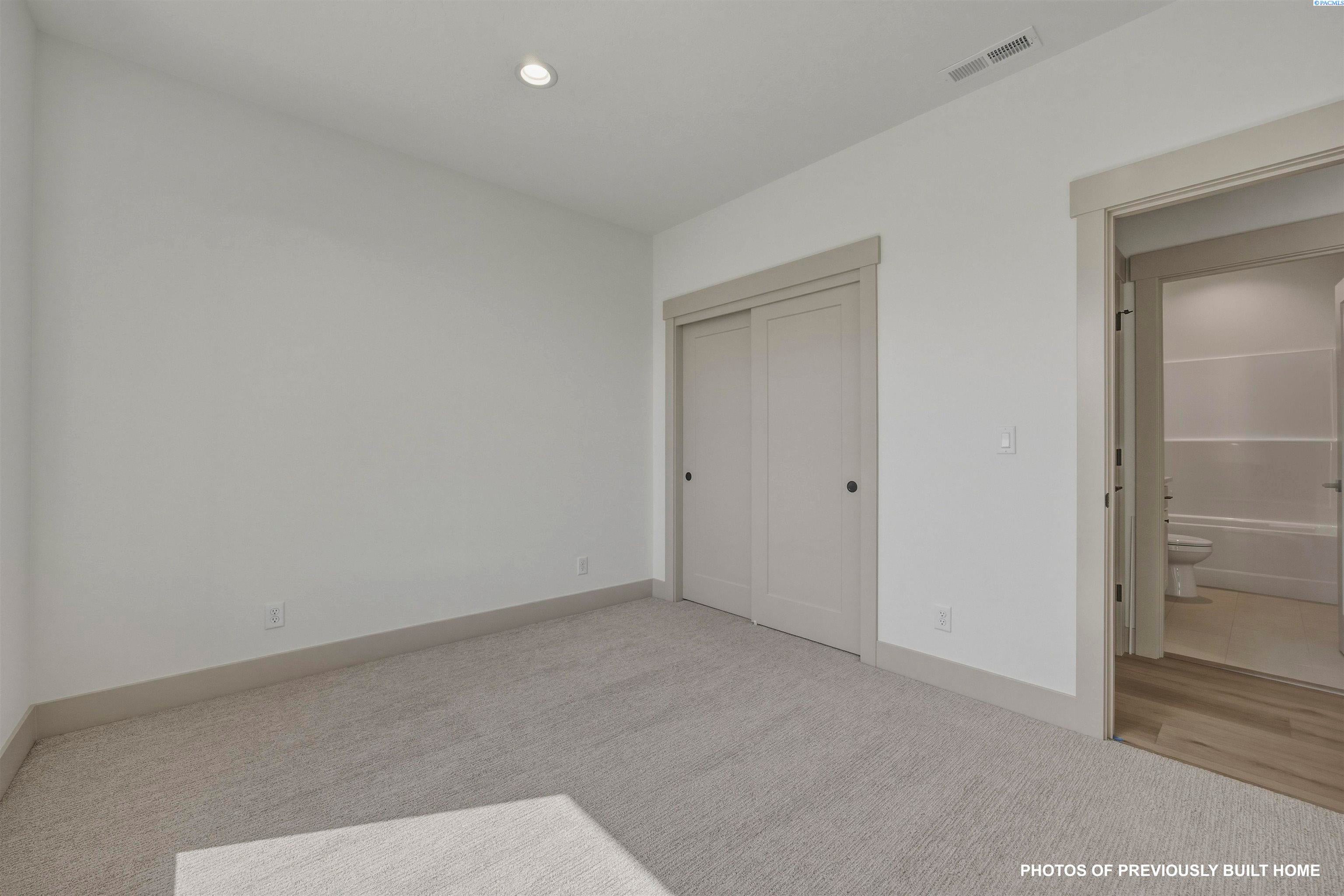 Richland, Washington, 99352, United States, 4 Bedrooms Bedrooms, ,3 BathroomsBathrooms,Residential,For Sale,2048116