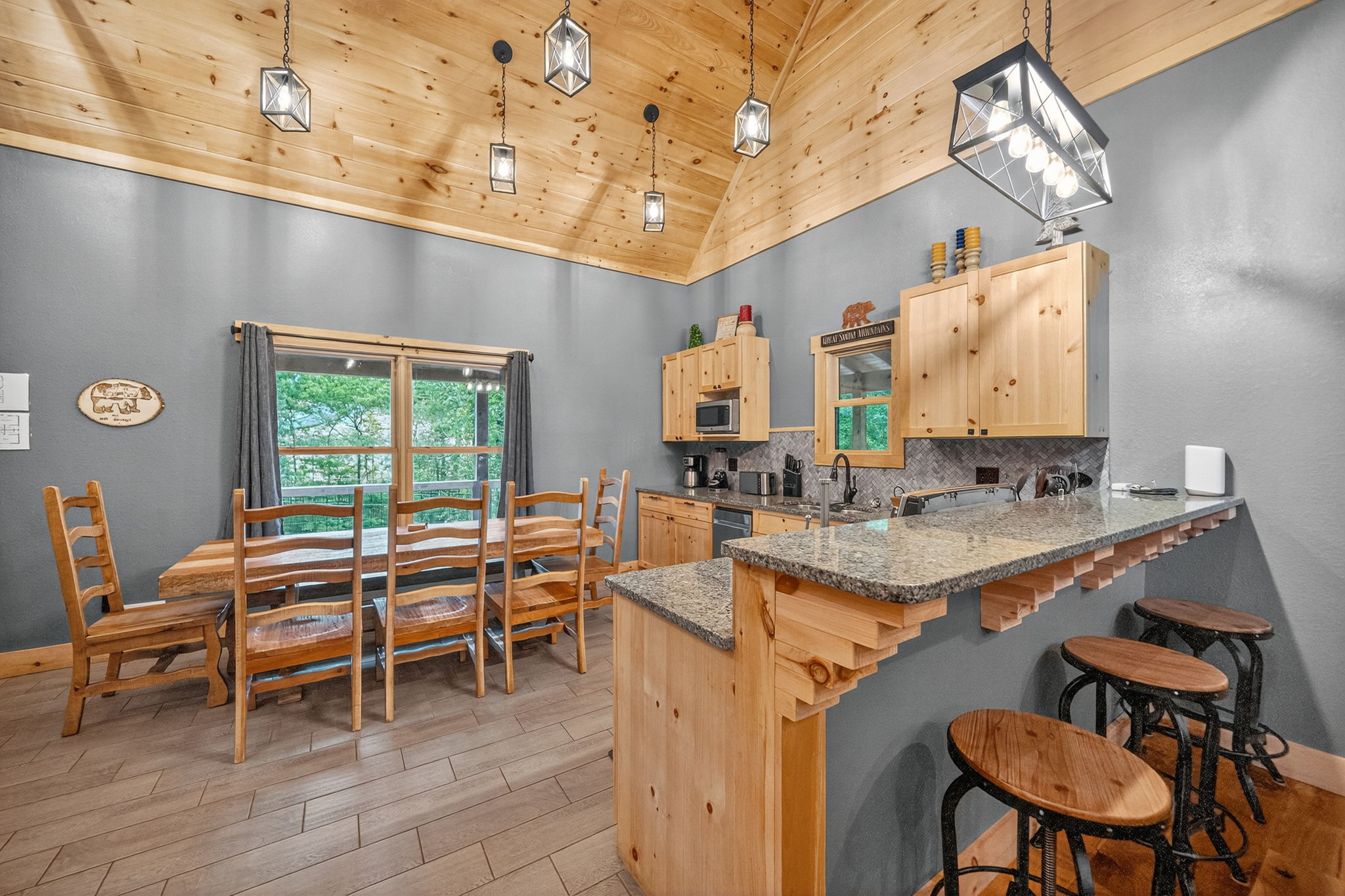 Sevierville, Tennessee, 37862, United States, 4 Bedrooms Bedrooms, ,6 BathroomsBathrooms,Residential,For Sale,1982838