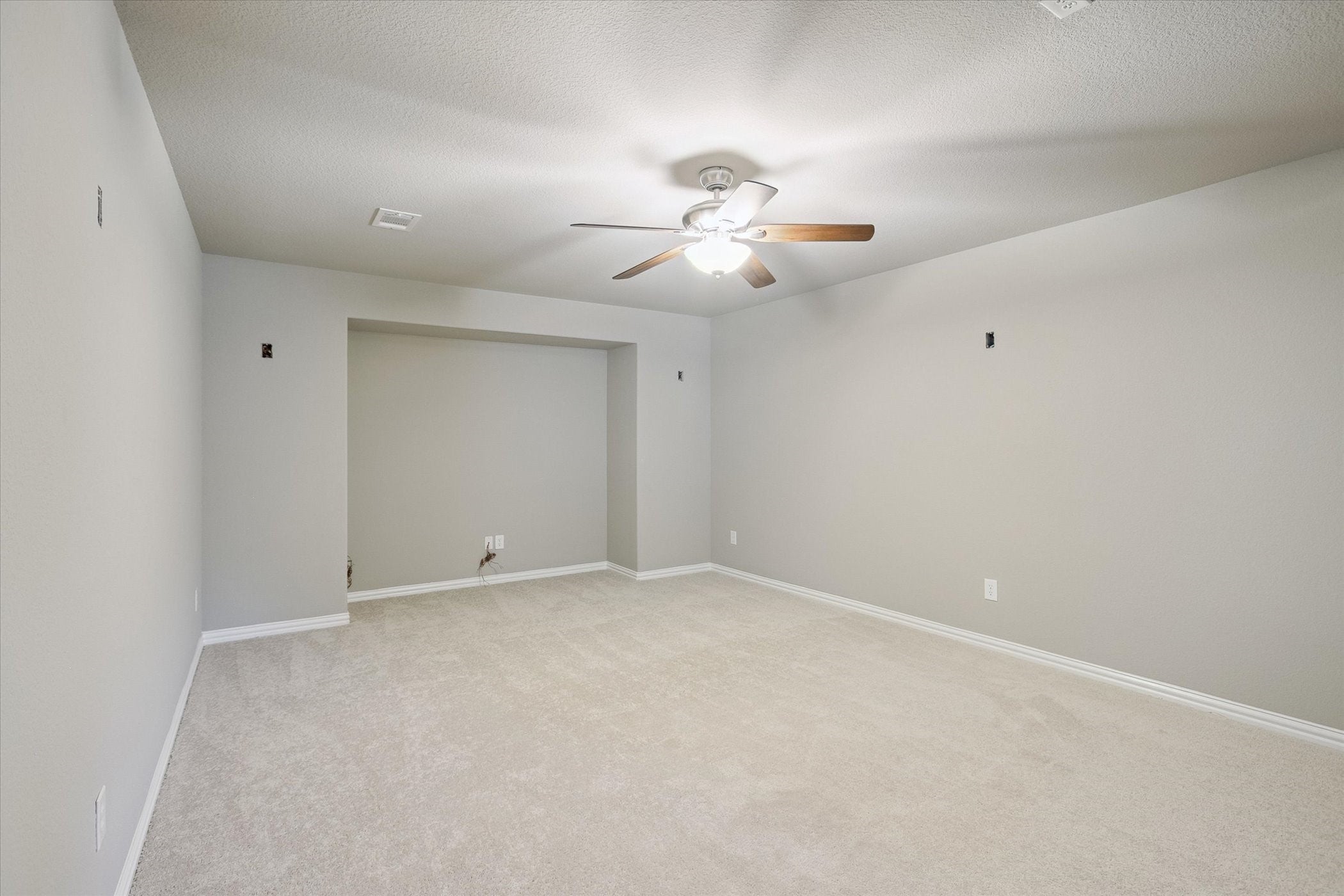 North Richland Hills, Texas, 76182, United States, 4 Bedrooms Bedrooms, ,2 BathroomsBathrooms,Residential,For Sale,1979641