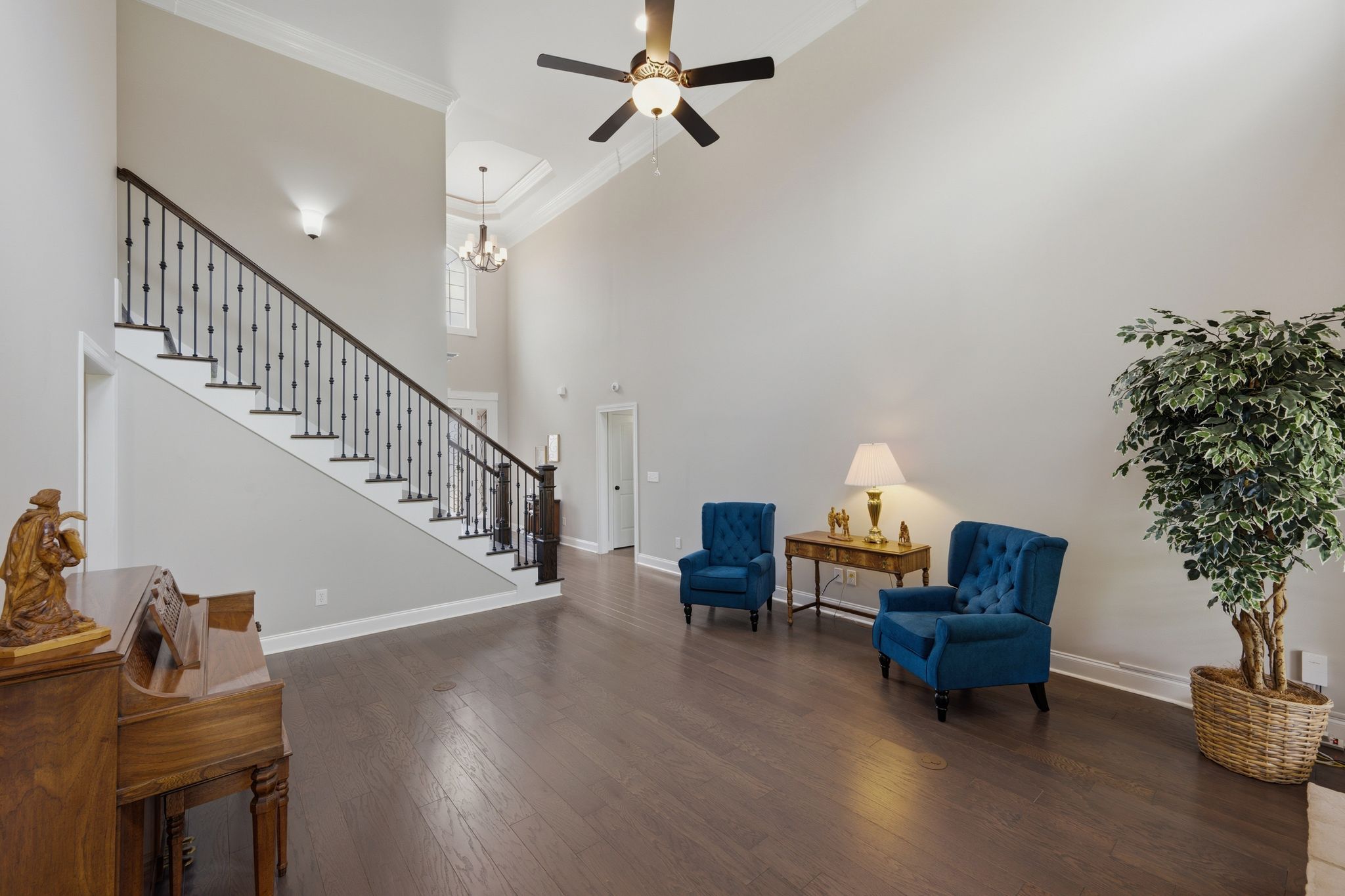 214 Legendwood Drive  NW - 物件實景