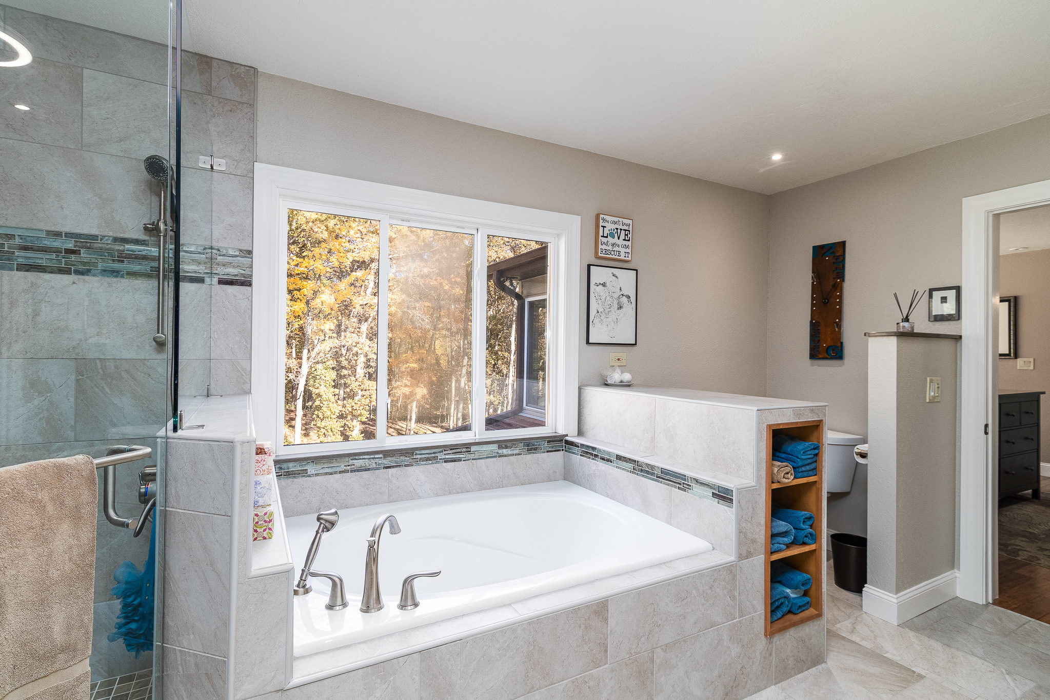 Charelston, Illinois, 61920, United States, 3 Bedrooms Bedrooms, ,3 BathroomsBathrooms,Residential,For Sale,1988576