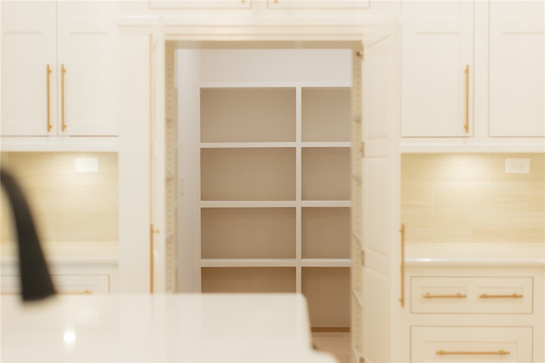 Centerton, Arkansas, 72719, United States, 4 Bedrooms Bedrooms, ,4 BathroomsBathrooms,Residential,For Sale,1991183