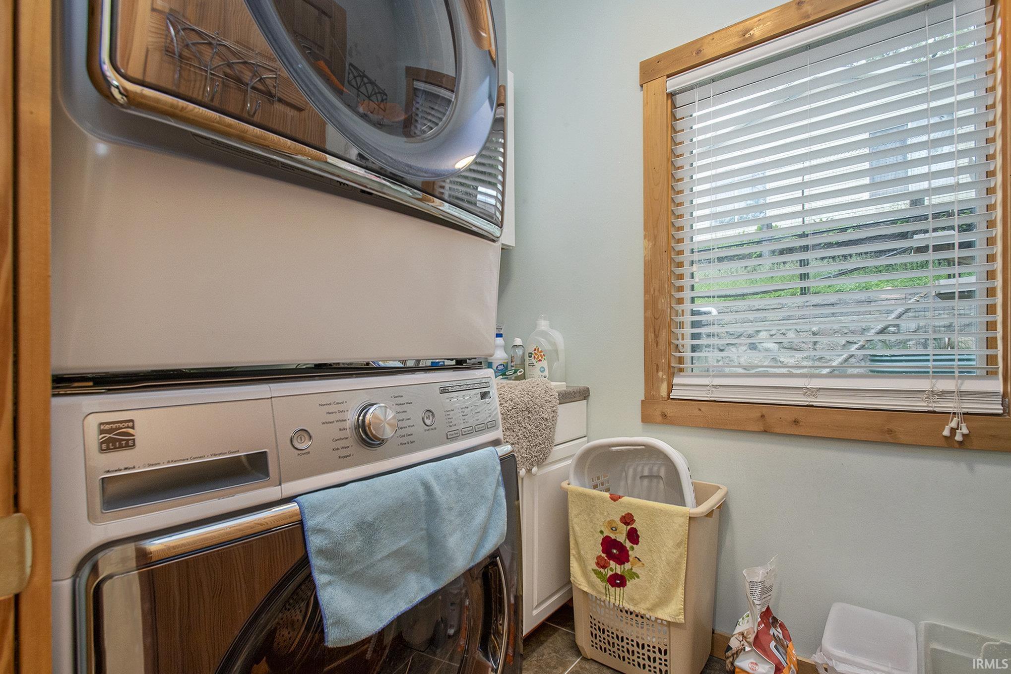 Shipshewana, Indiana, 46565, United States, 2 Bedrooms Bedrooms, ,3 BathroomsBathrooms,Residential,For Sale,1982813