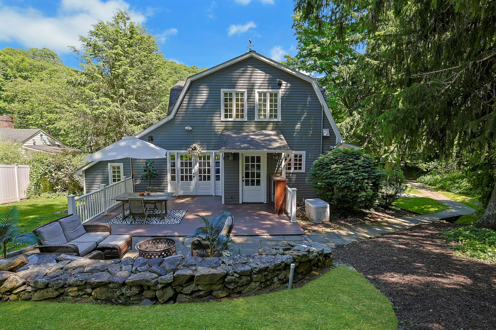  An Enchanting Dutch Colonial - 物件實景